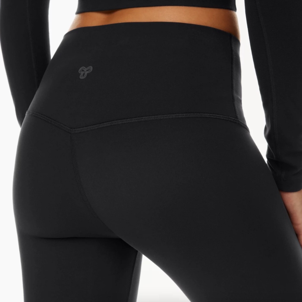 Aritzia TnAction TnaButter Cheeky Hi-Rise Legging